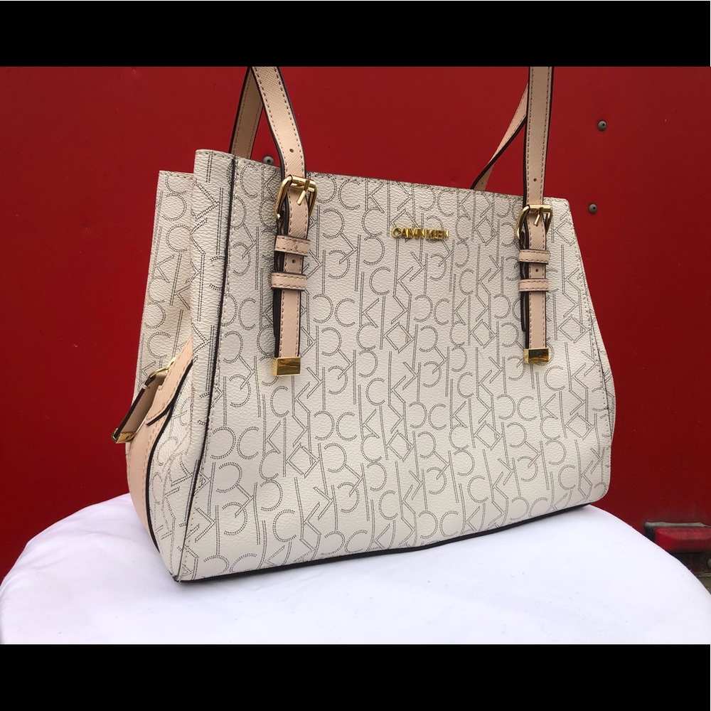 Calvin Klein Purse! 👜